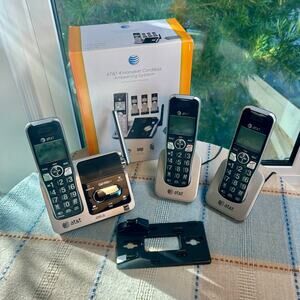 AT&T 4 Handset Cordless Phone Answering System CL82415